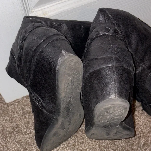 Black Knee-High Women's Boots - Picture 3 of 4